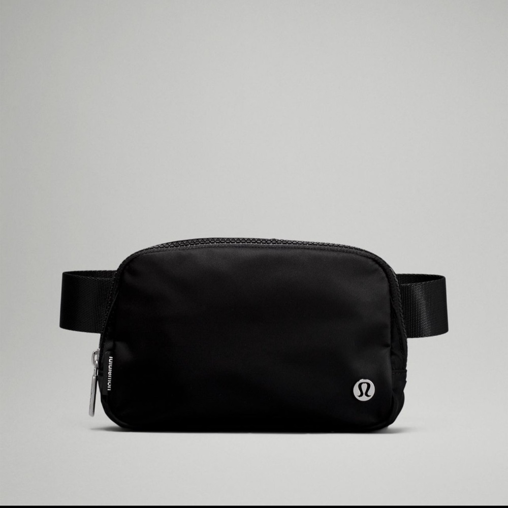 Lululemon everywhere belt bag